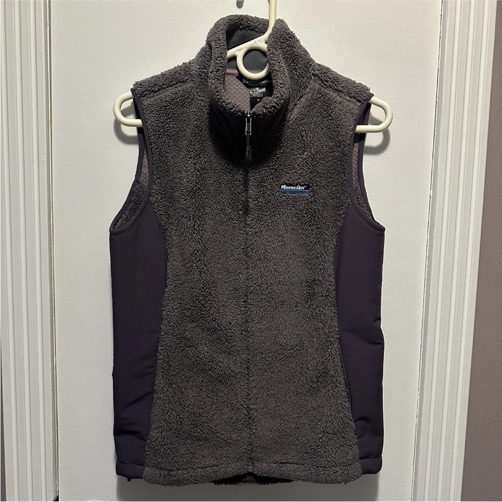 Moosejaw Vest Womens Medium Purple Sherpa Sleeveless Full Zip Pockets Warm